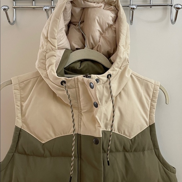 Patagonia Down BIVY Women Olive and Cream Puffer Vest medium LIKE NEW - Picture 3 of 11